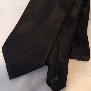 Avanti Uomo black tie